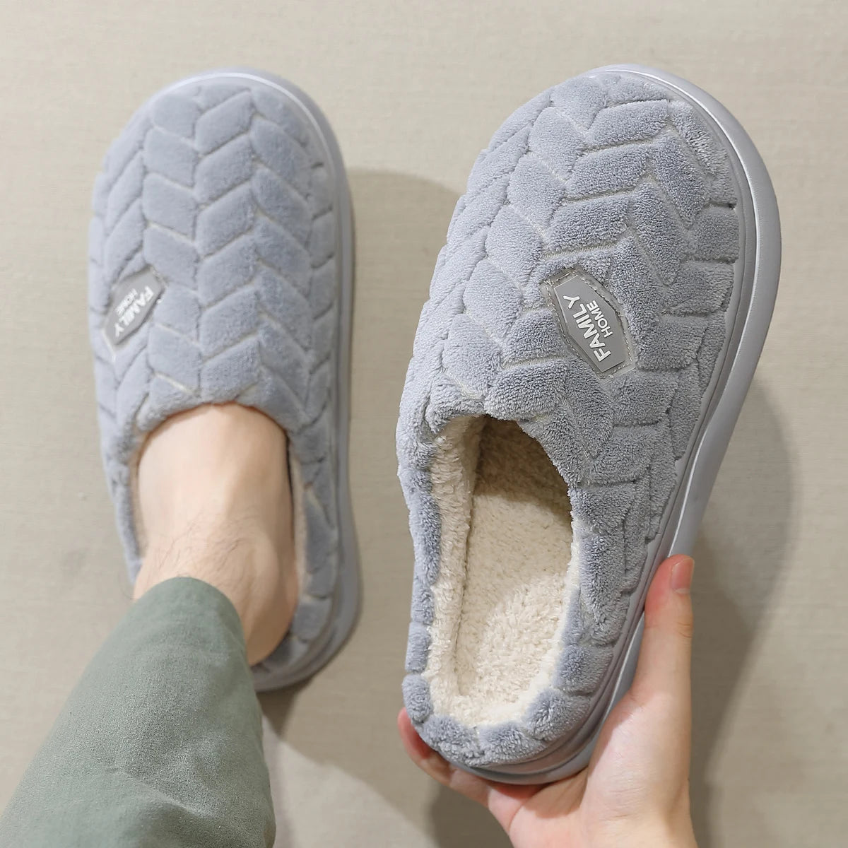 🧦 Zapatillas de Invierno Unisex | Feetiva - Cálidas y Antideslizantes (Pack Pareja - Tallas 36-44 - Estilo Básico con Toque Divertido)