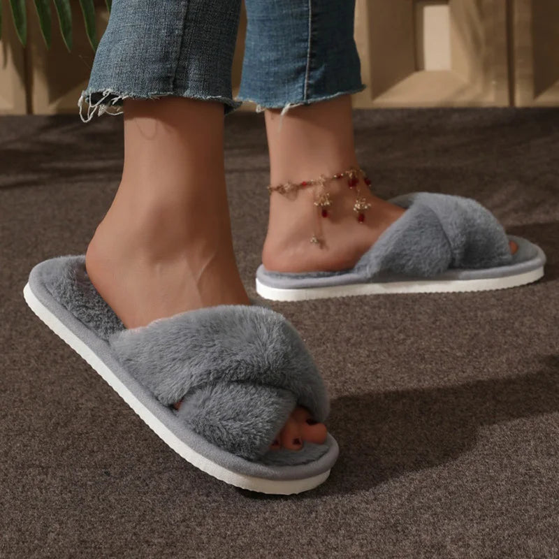 Zapatillas ZOKI de Pelo con Tiras Cruzadas - Elegancia y Confort