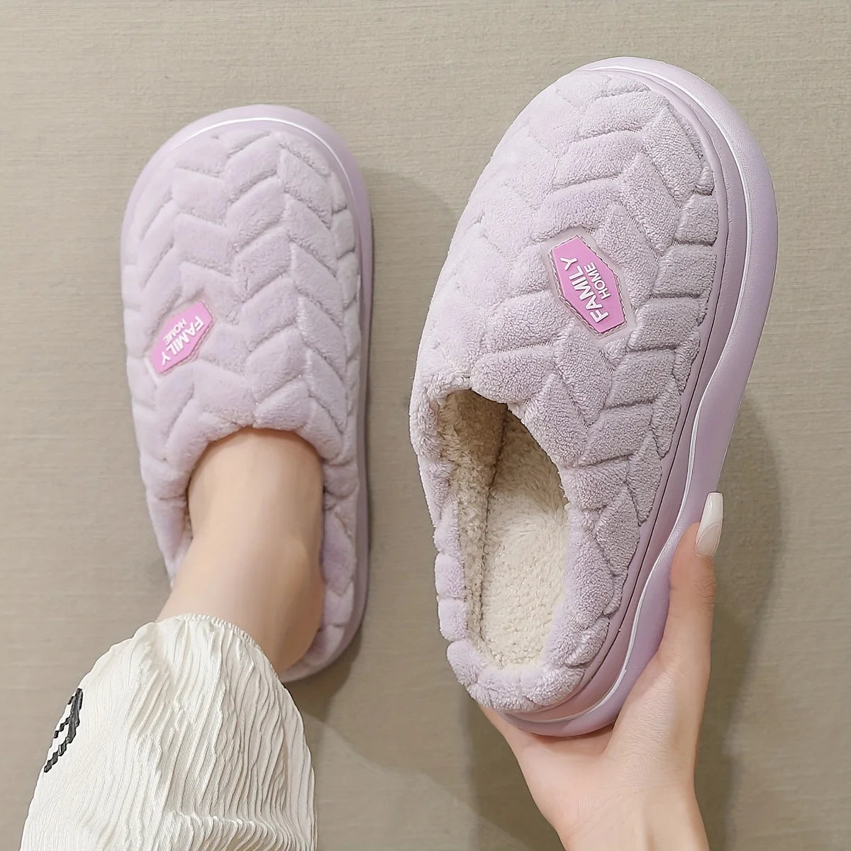 🧦 Zapatillas de Invierno Unisex | Feetiva - Cálidas y Antideslizantes (Pack Pareja - Tallas 36-44 - Estilo Básico con Toque Divertido)